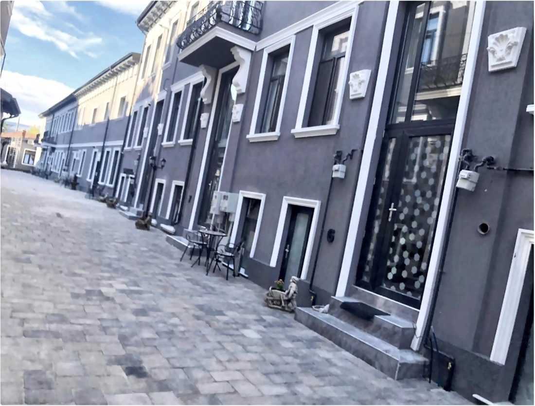 Strada istorică din centrul Bucureștiului, lângă AFY Boutique Apartments